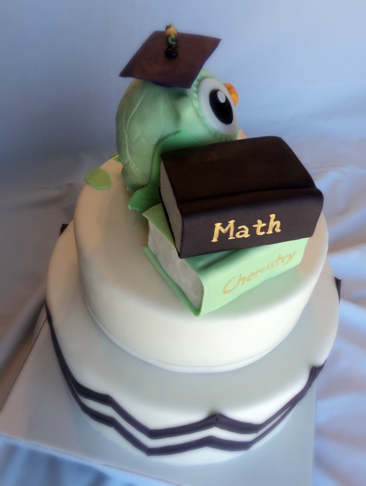 Cute Graduation Owl Cake