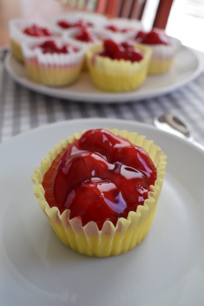 Easy Mini Cheesecakes with Vanilla Wafers