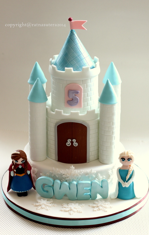 Frozen Castle Cake