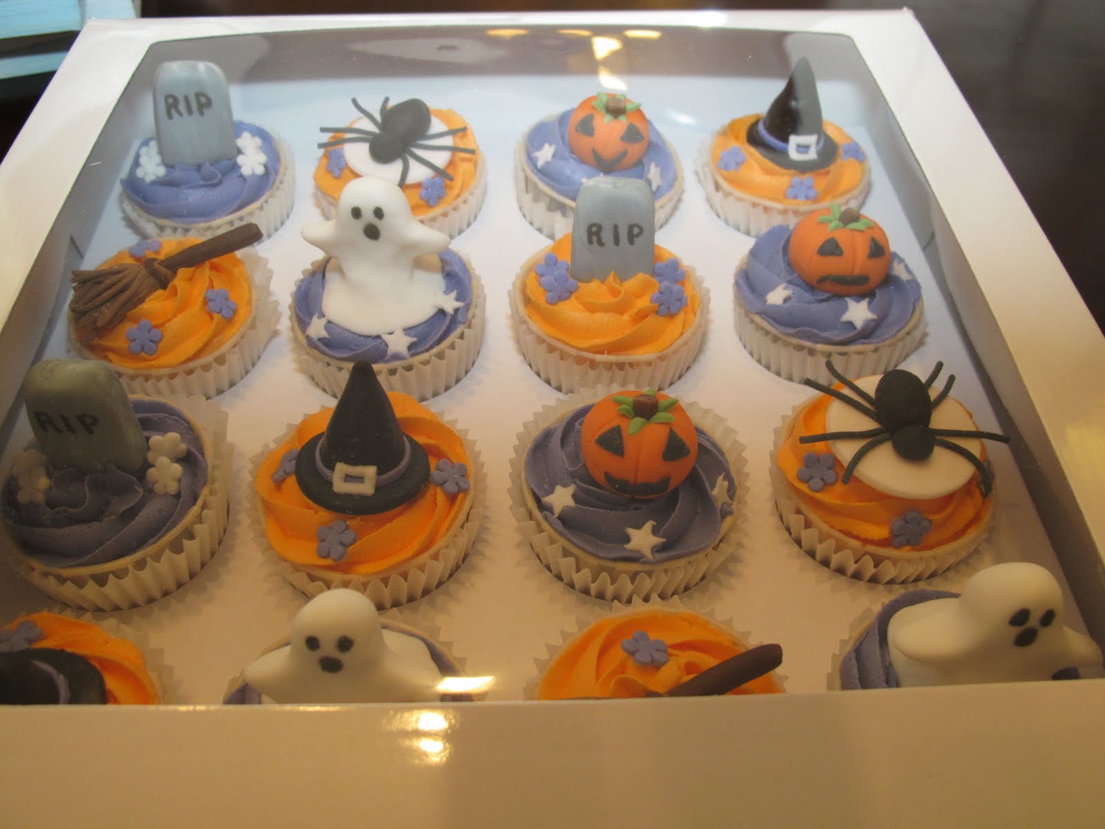 Halloween Cake and Cupcake Ideas