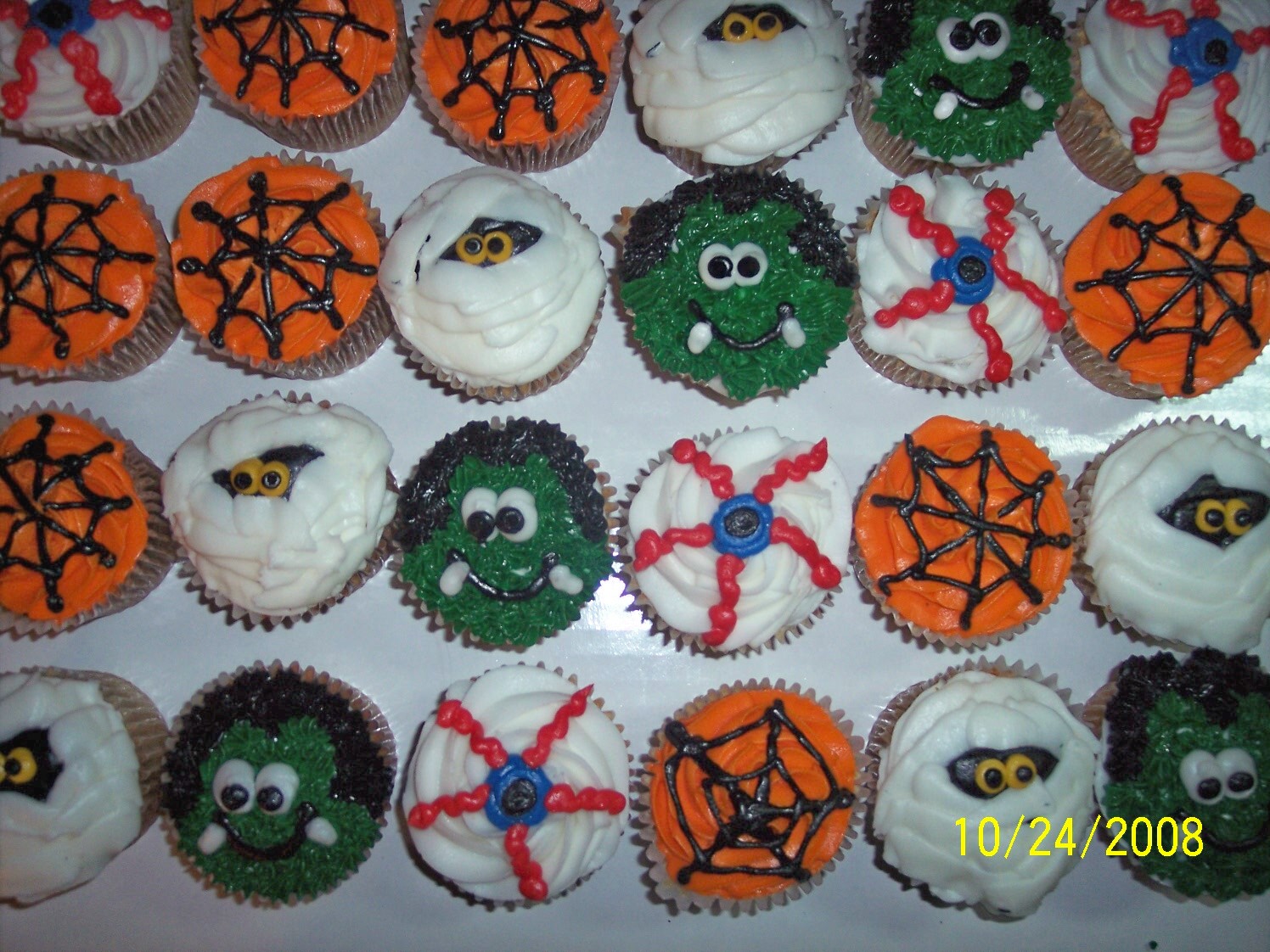 Halloween Cake and Cupcakes