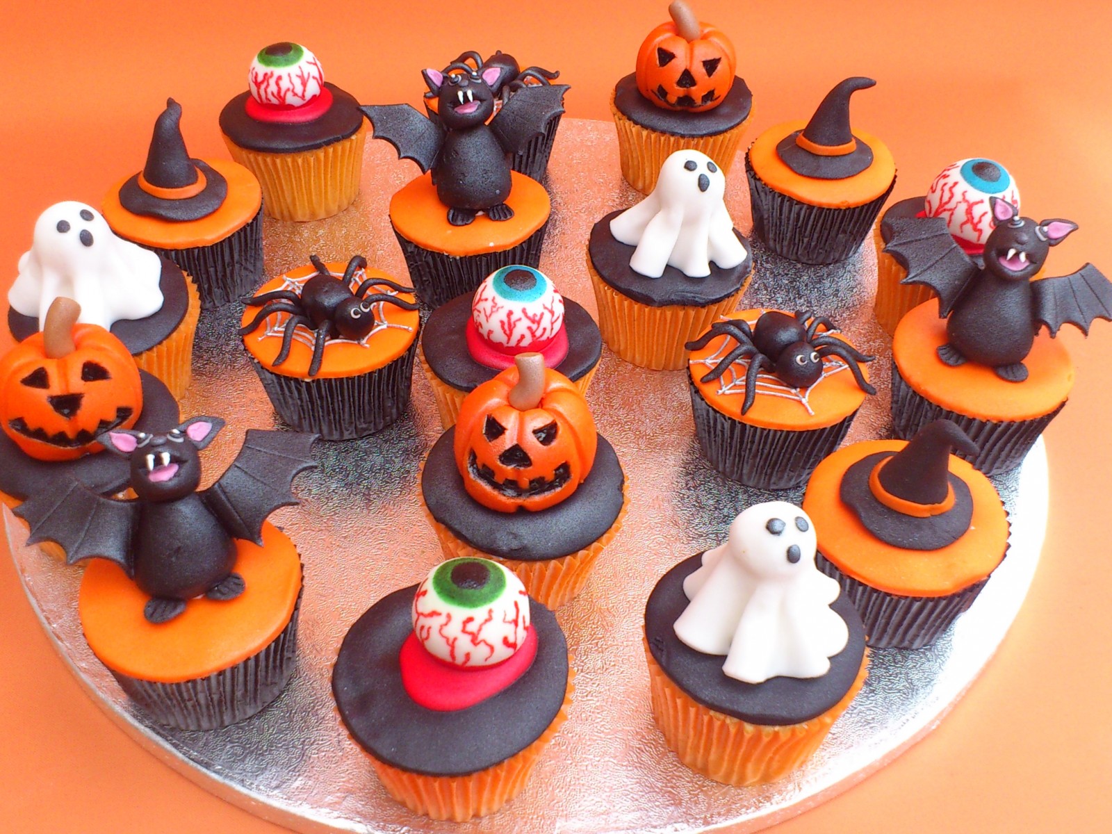 Halloween Cupcake Cake