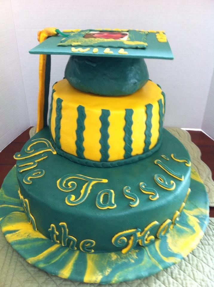 11 Photos of Graduation Cakes With Green And Gold