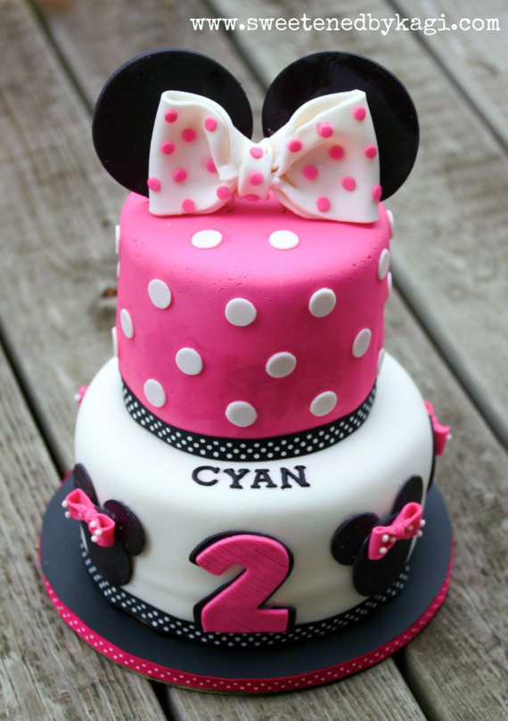 Minnie Mouse Fondant Cake