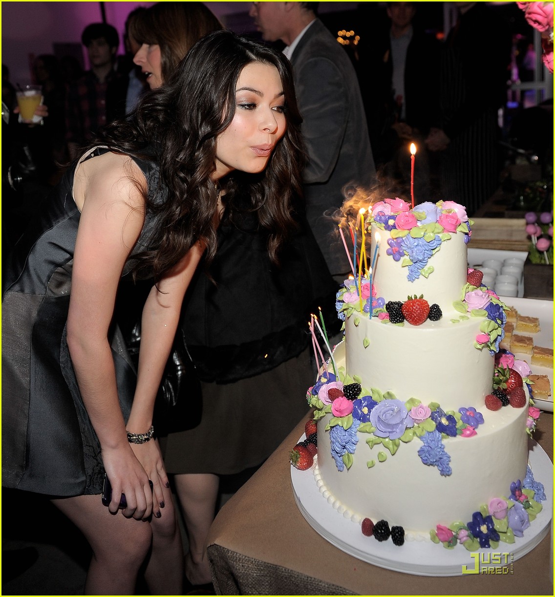 Miranda Cosgrove 18th Birthday Cake