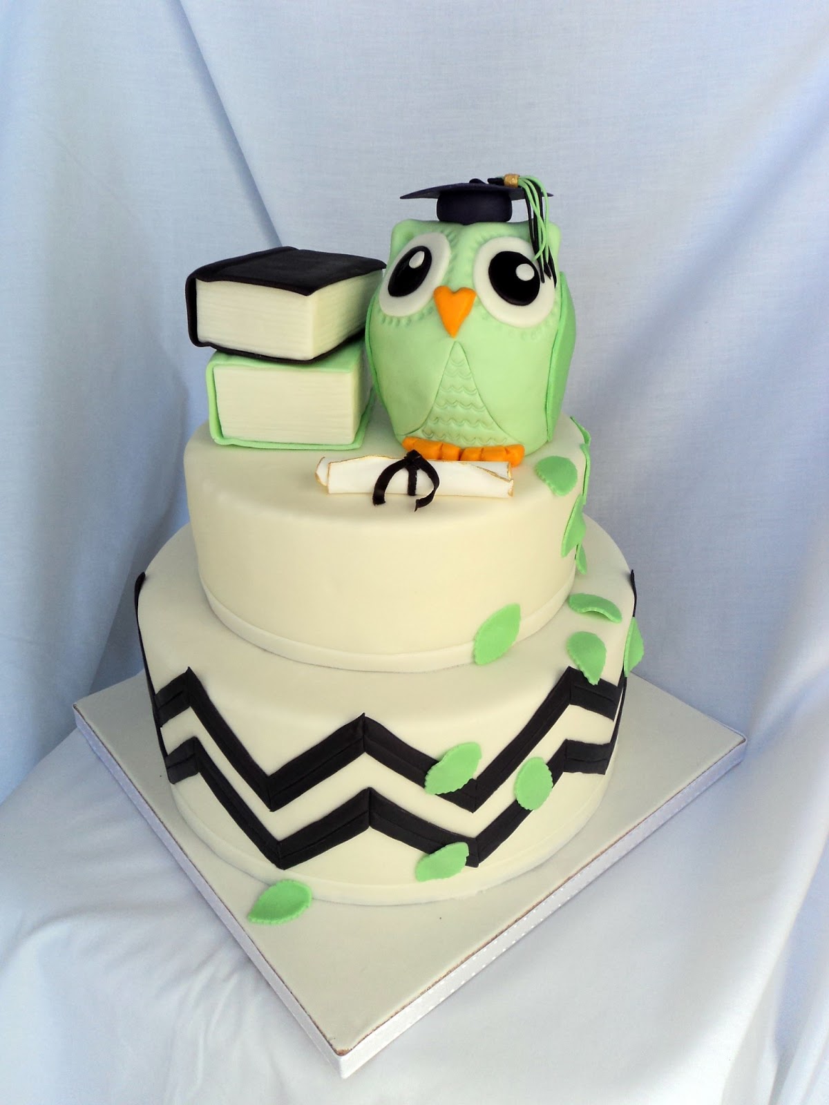 Owl Graduation Cake