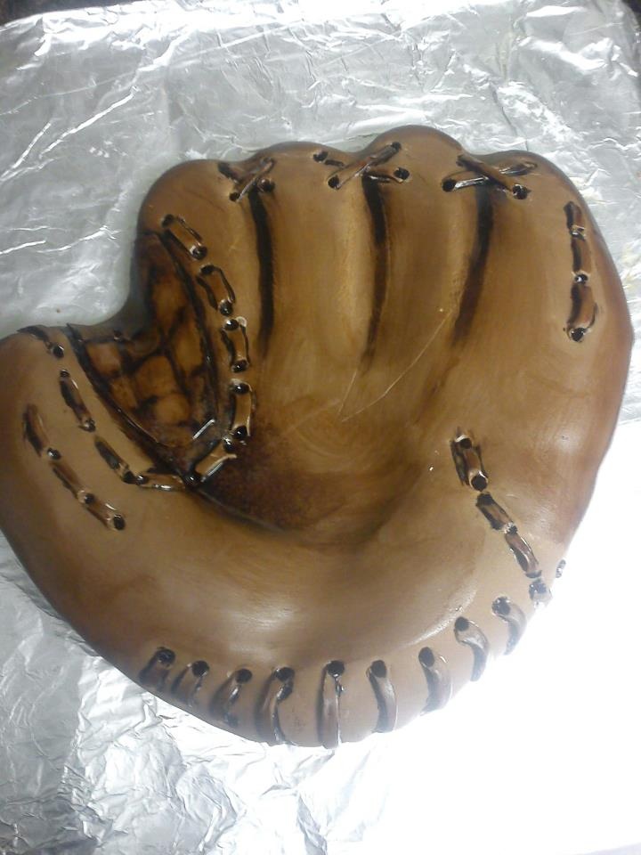 10 Photos of Baseball Mitt Folded Cakes