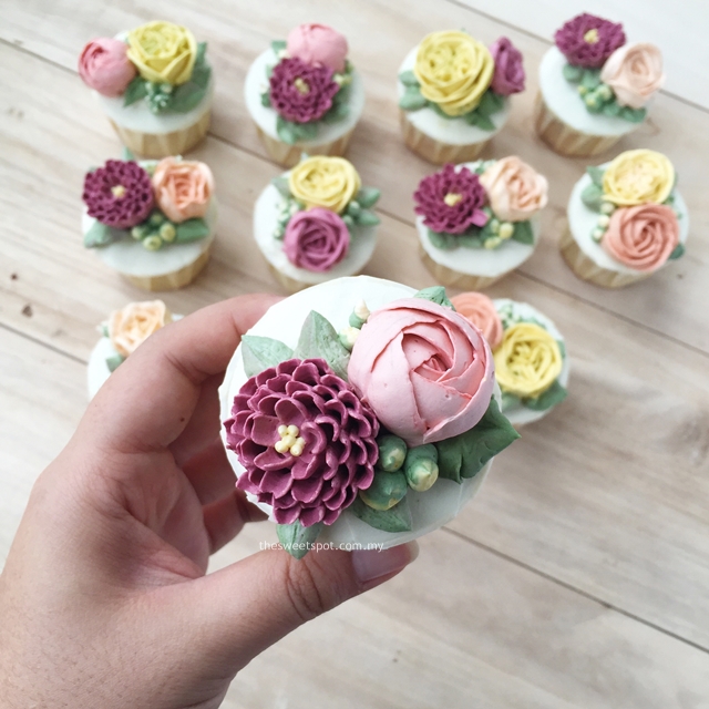 10 Photos of Buttercream Flower Cups Cakes