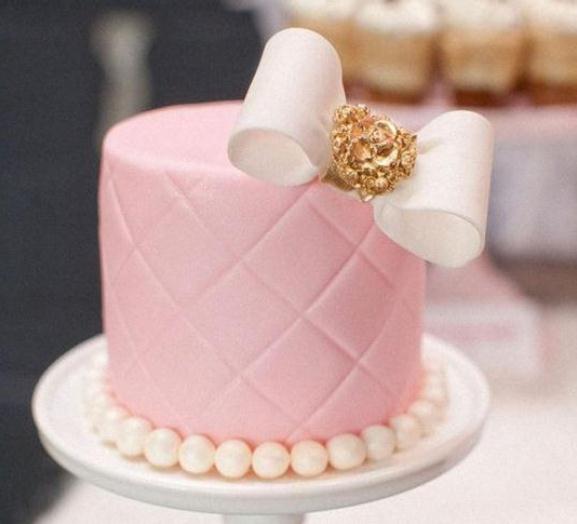 Cake with Pink Bow