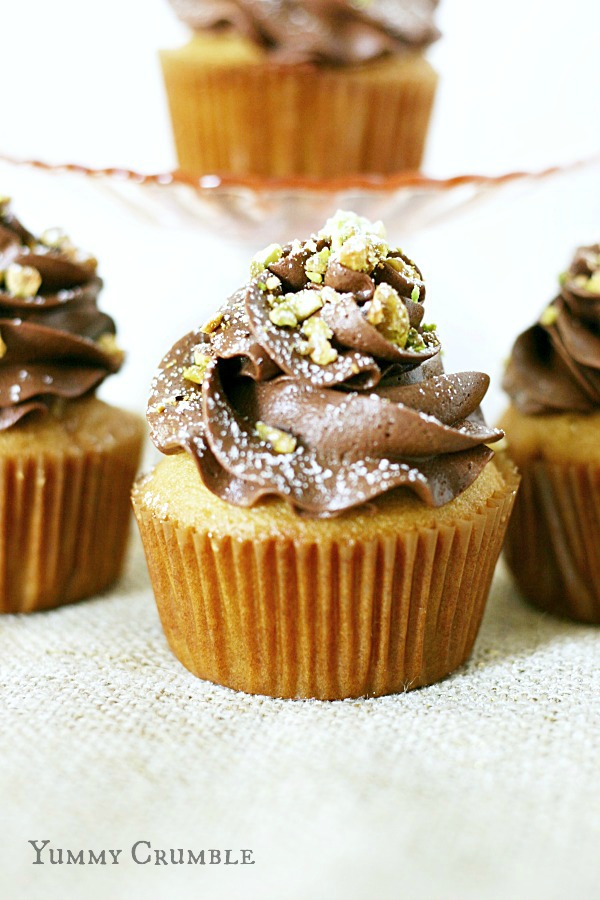 Chocolate Chip Cannoli Cupcakes