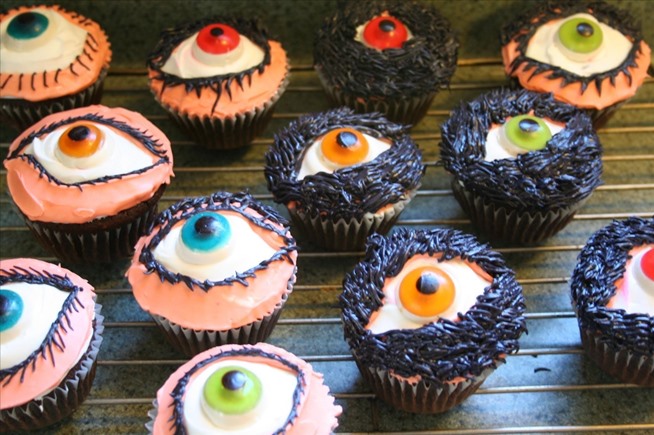 Creepy Halloween Eye Ball Cupcake