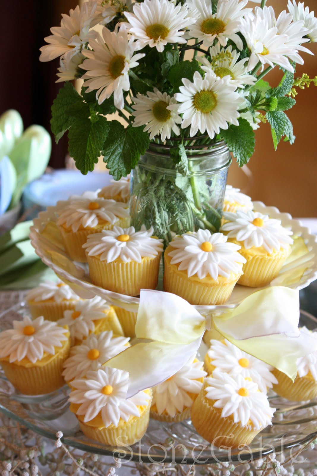 8 Photos of For Rustic Daisy Bridal Shower Cupcakes