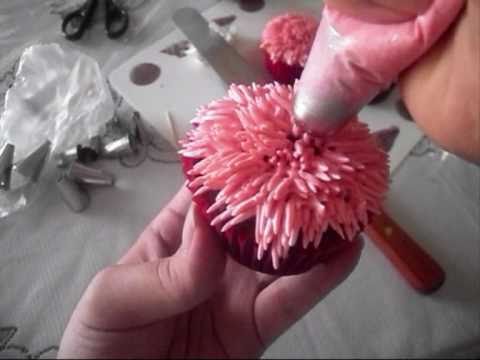 Decorating Cupcakes with Buttercream