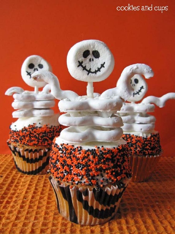 7 Photos of Halloween Cupcakes With Bones