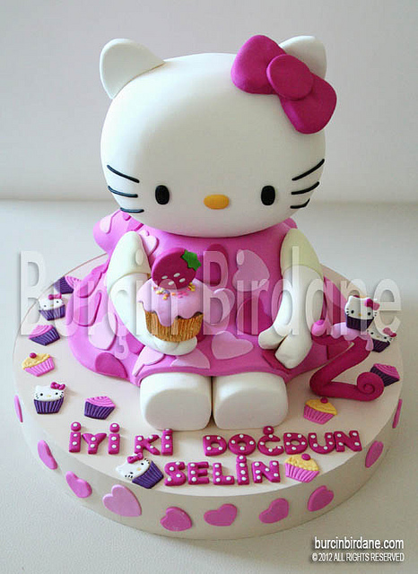 Hello Kitty 3D Cake