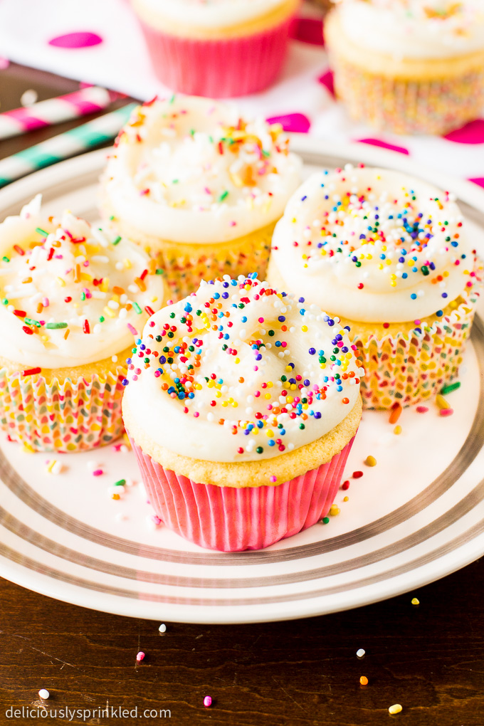 Homemade Vanilla Cupcakes Recipe