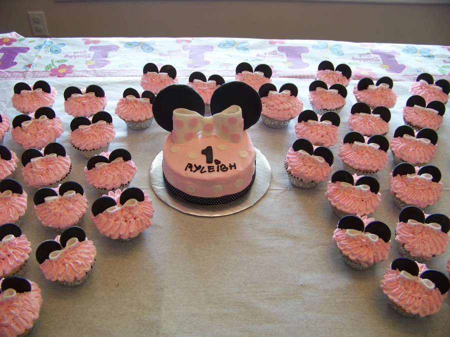 Minnie Mouse Birthday Cake and Cupcakes