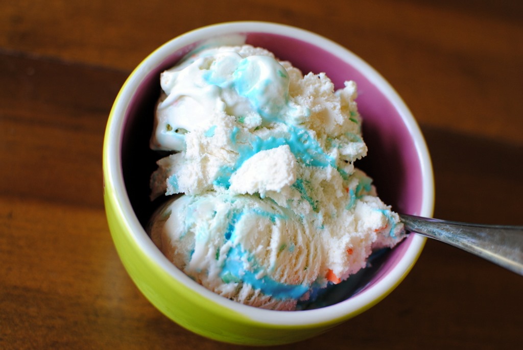 6 Photos of Ice Cream Cakes At Publix That Serves 30