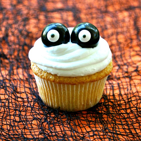 Spooky Halloween Eyes Cupcakes