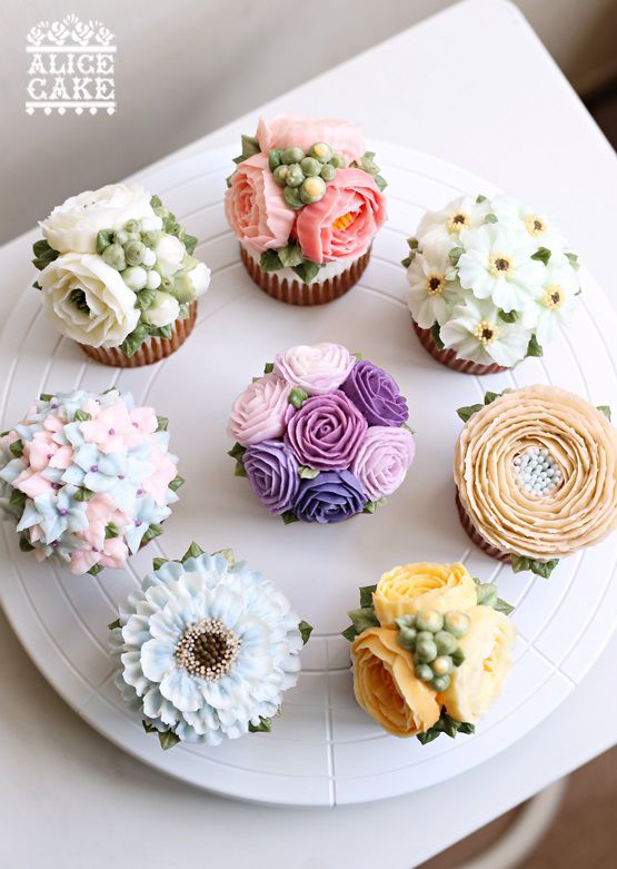 Wedding Cake Buttercream Flower Cupcakes