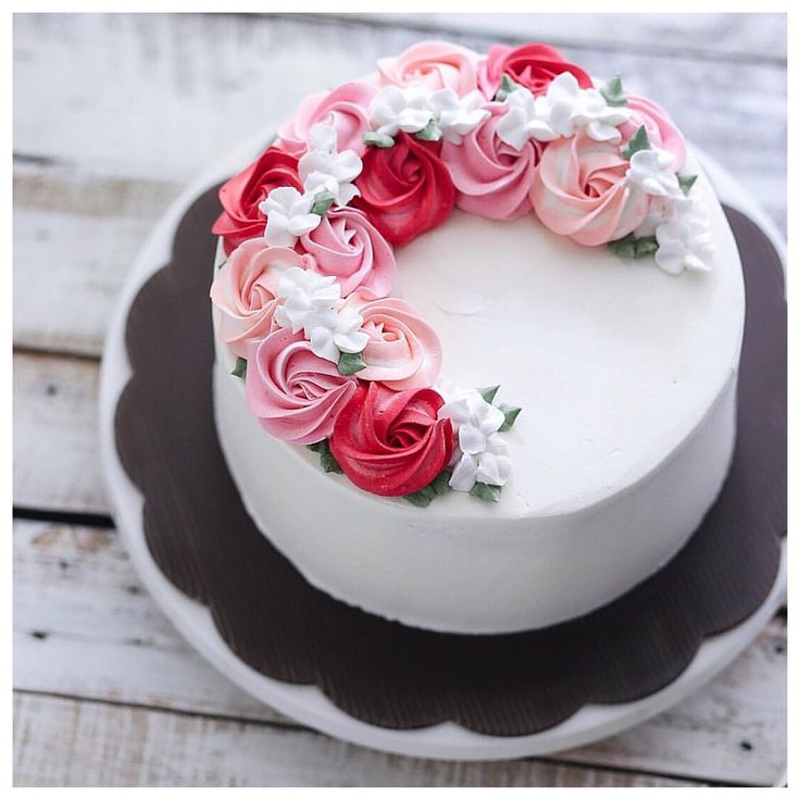 Cake Decorating Ideas with Buttercream Flowers