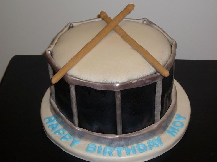 Drum-Shaped Birthday Cakes