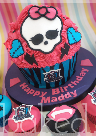 Monster High Giant Cupcake Cake