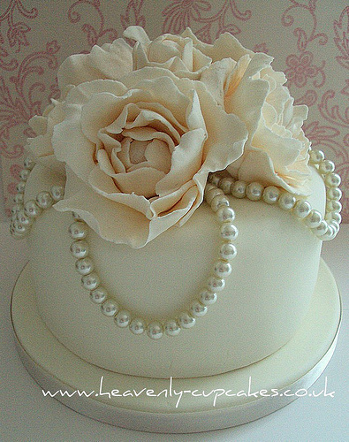 Vintage Wedding Cake with Pearls