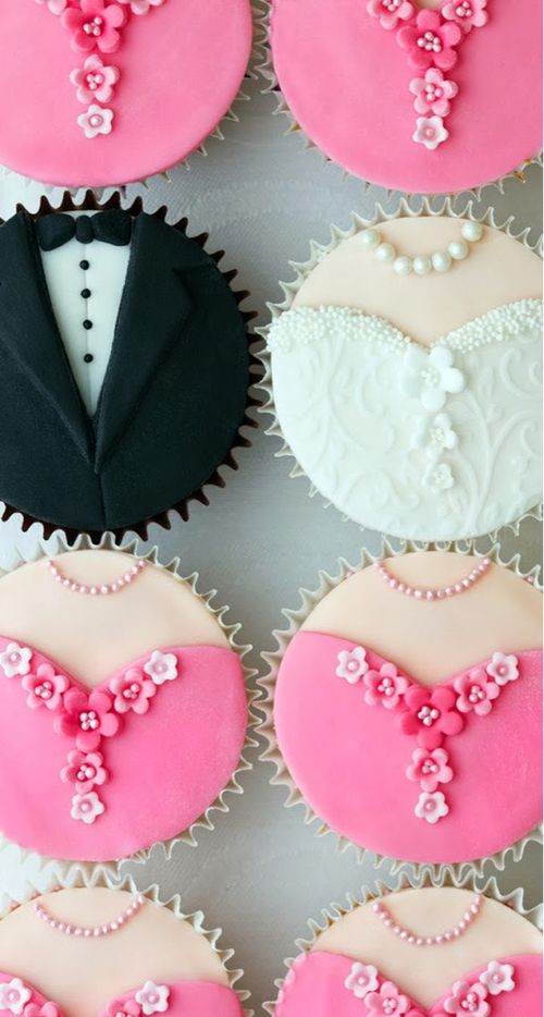 Wedding Bride & Groom Cupcakes