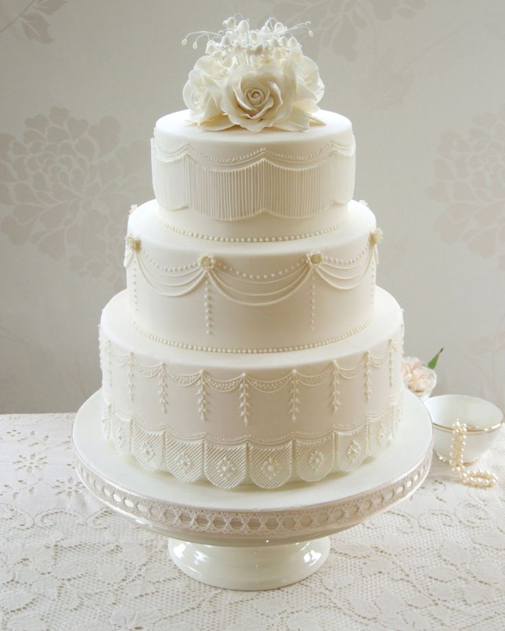 Wedding Cakes with Piped Lace