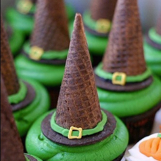 Witch Hat with Ice Cream Cone Cupcakes