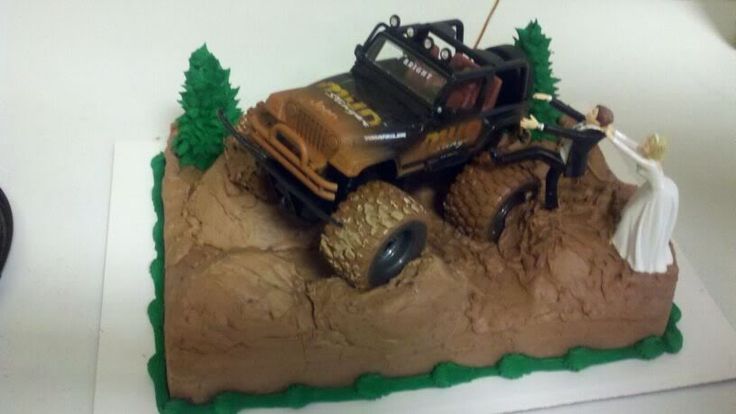 Mud Truck Grooms Cake