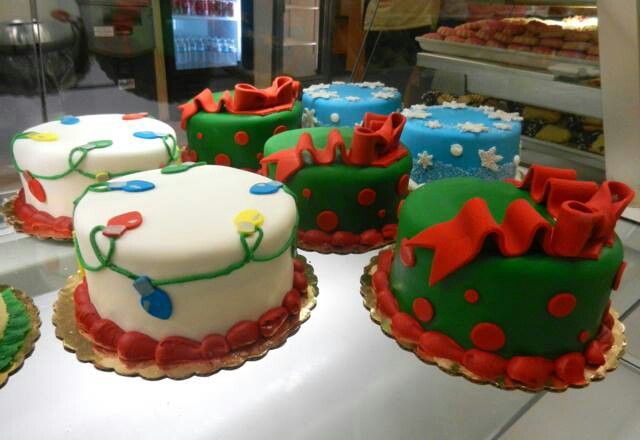 8 Photos of Carlo's Bakery Christmas Cakes