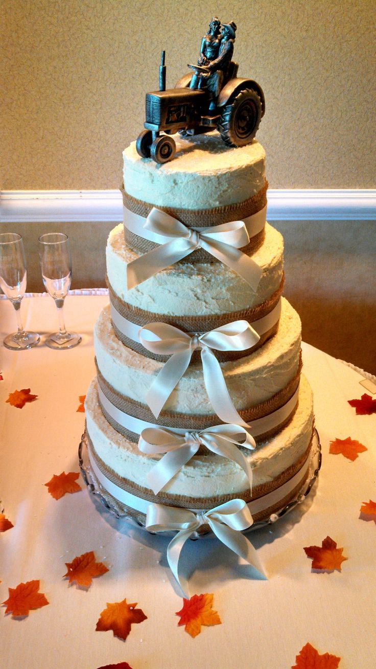 Country Wedding Cake with Burlap