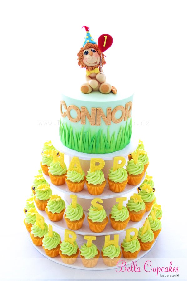 Lion Birthday Cake with Cupcakes