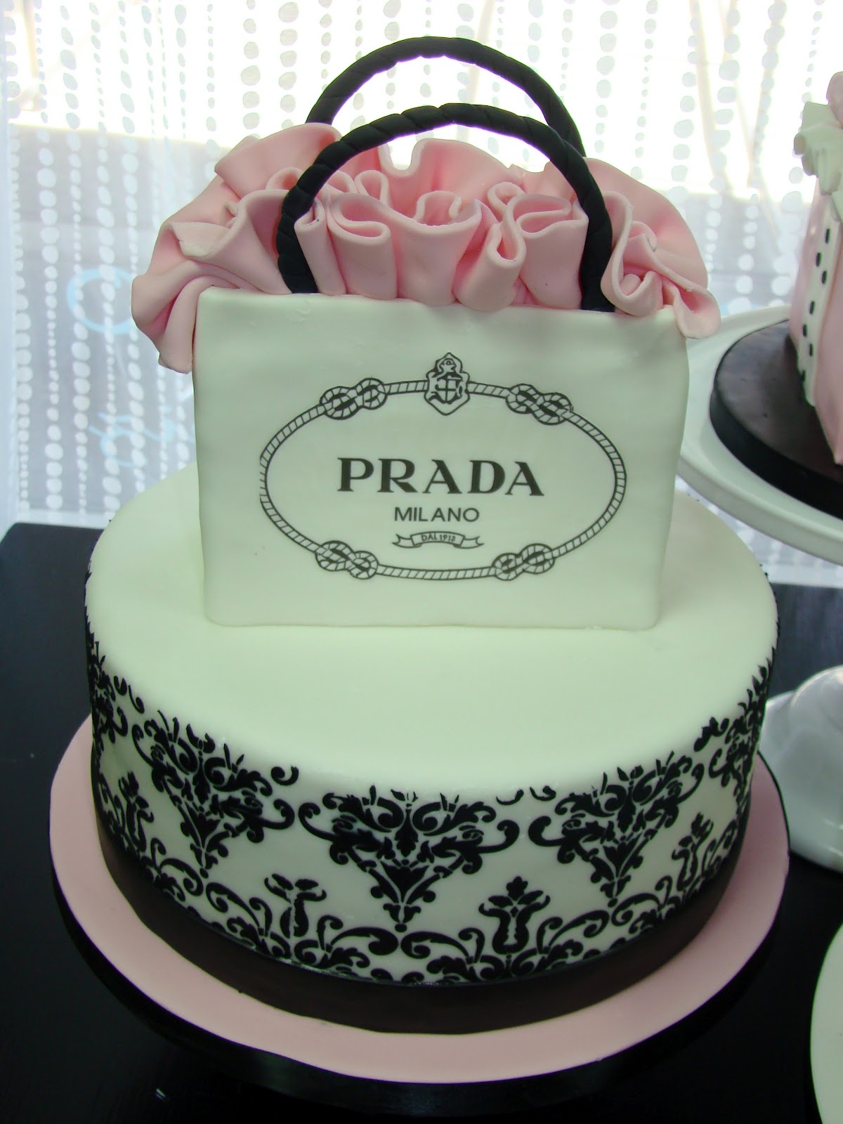 10 Photos of Prada Birthday Cakes For Women