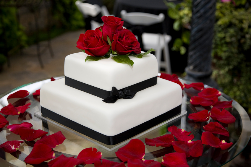 Red Roses Square Wedding Cake