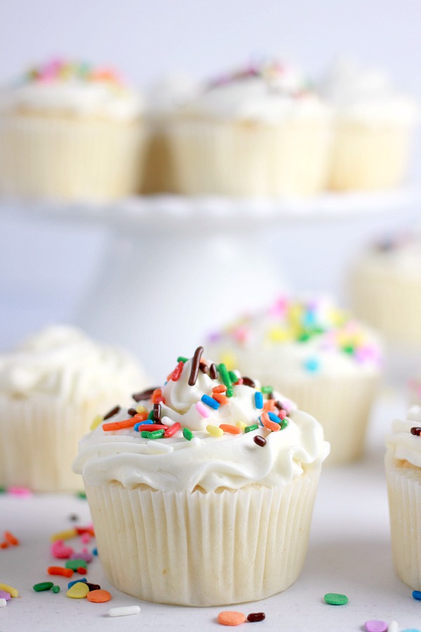 White Cupcake with Buttercream Frosting