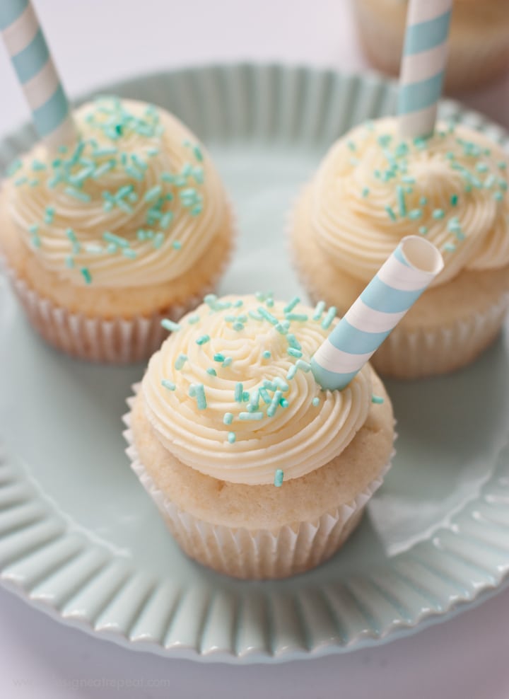 White Wedding Cupcakes with Buttercream Frosting