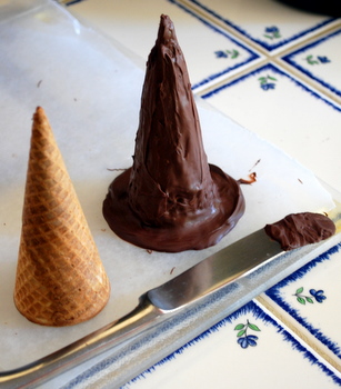 Witch Hat with Ice Cream Cone Cupcakes