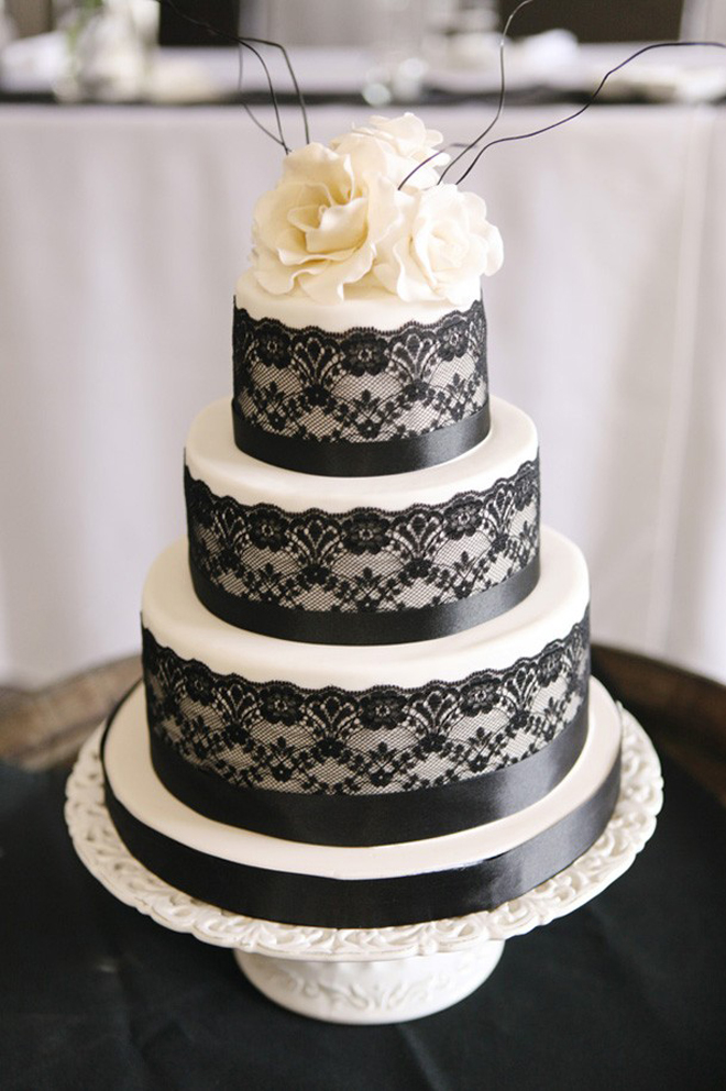 12 Photos of Black Vintage Lace Cakes