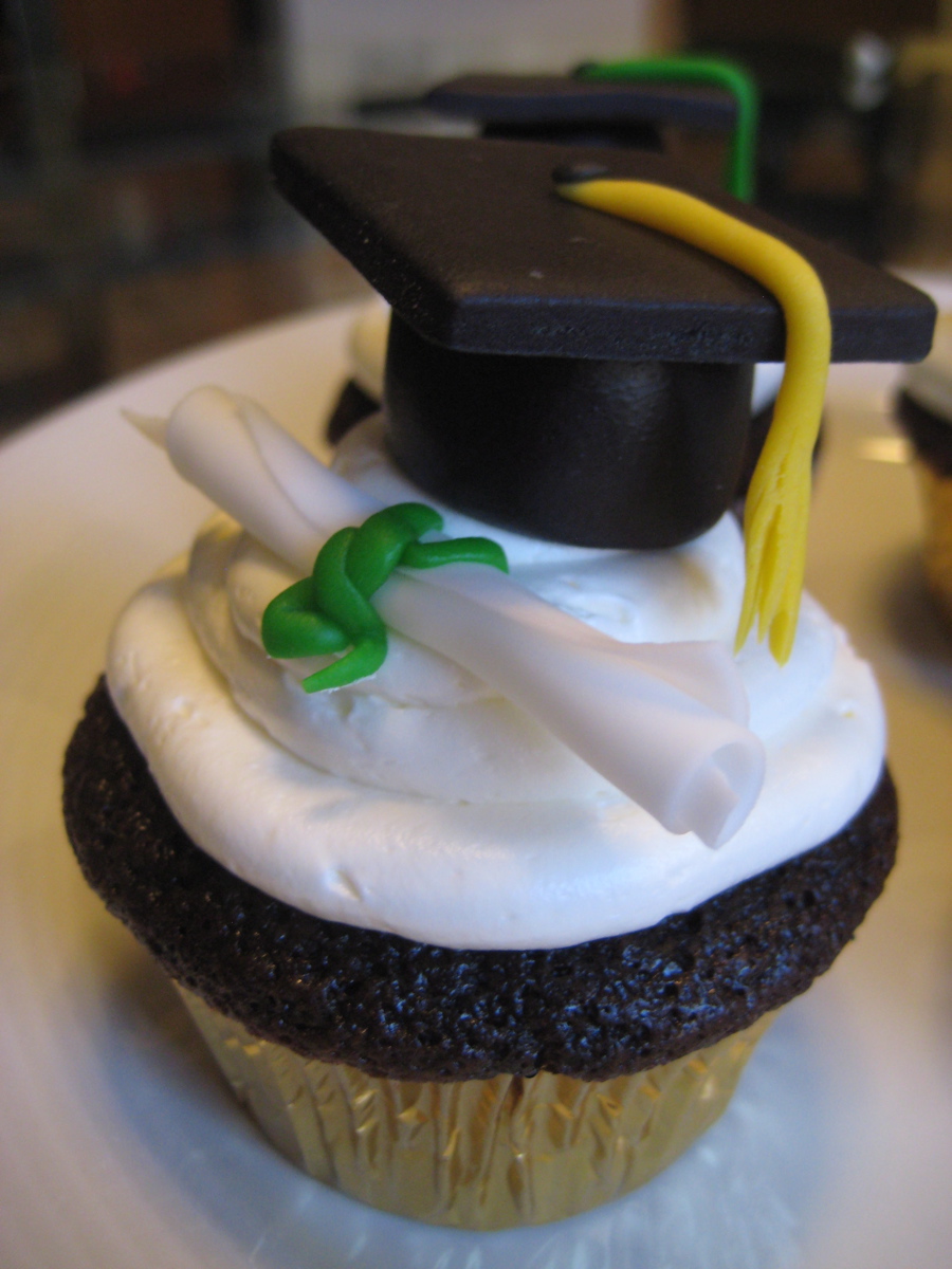 Graduation Cap Cupcake Cake