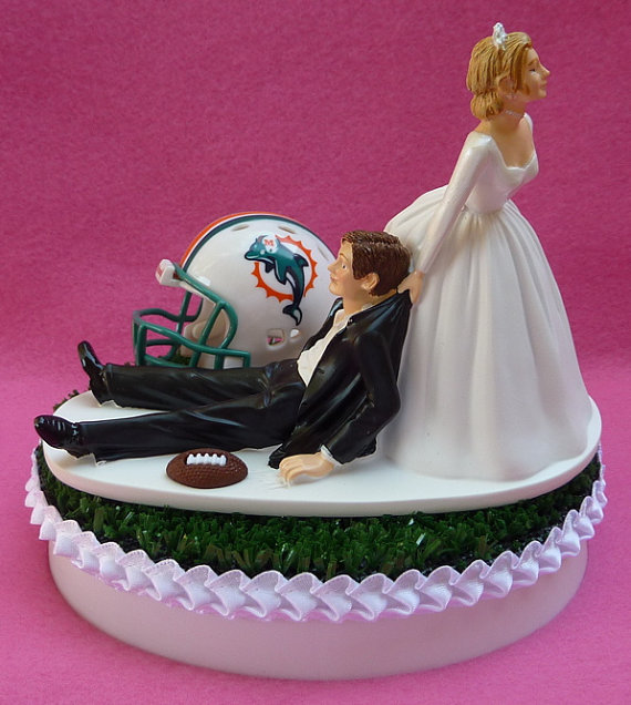 12 Photos of Miami Dolphin Themed Cakes