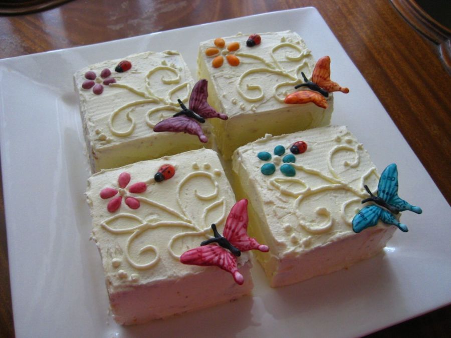 Mini Cakes with Butterflies