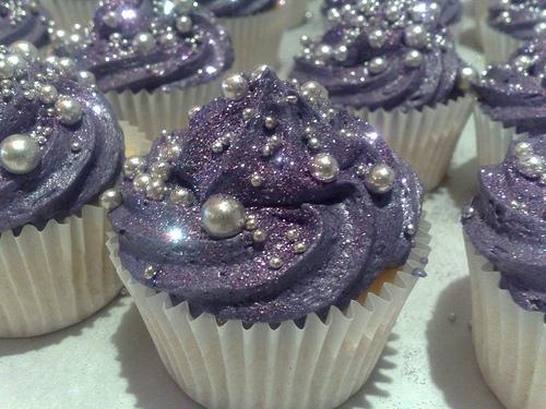 [Image: purple-pearl-cupcakes_153000.jpg]