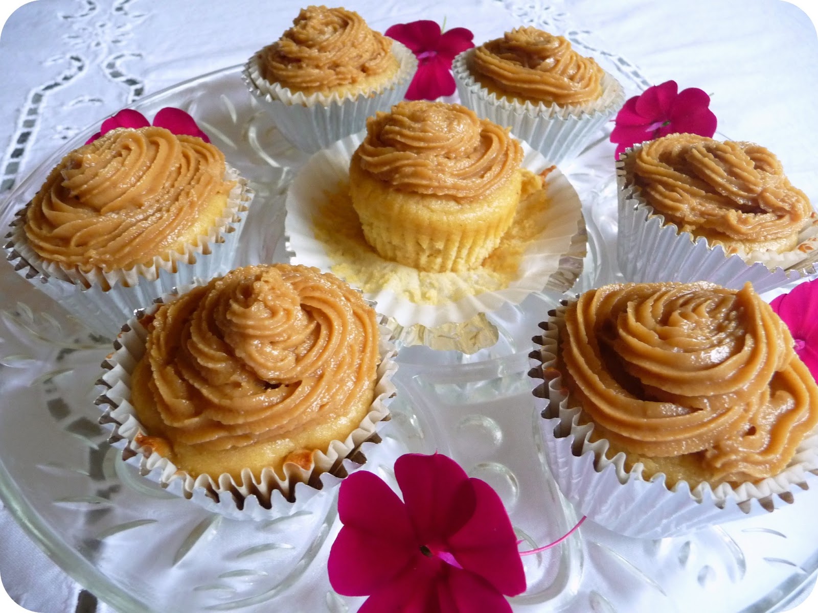 Vanilla Cupcakes with Cream Cheese Frosting