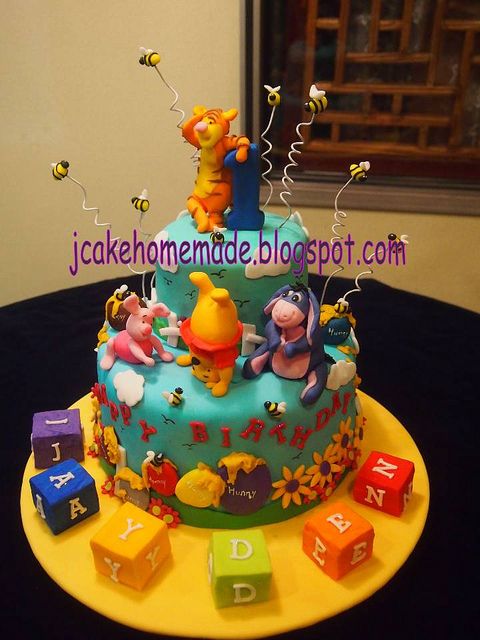 Winnie the Pooh Birthday Cake