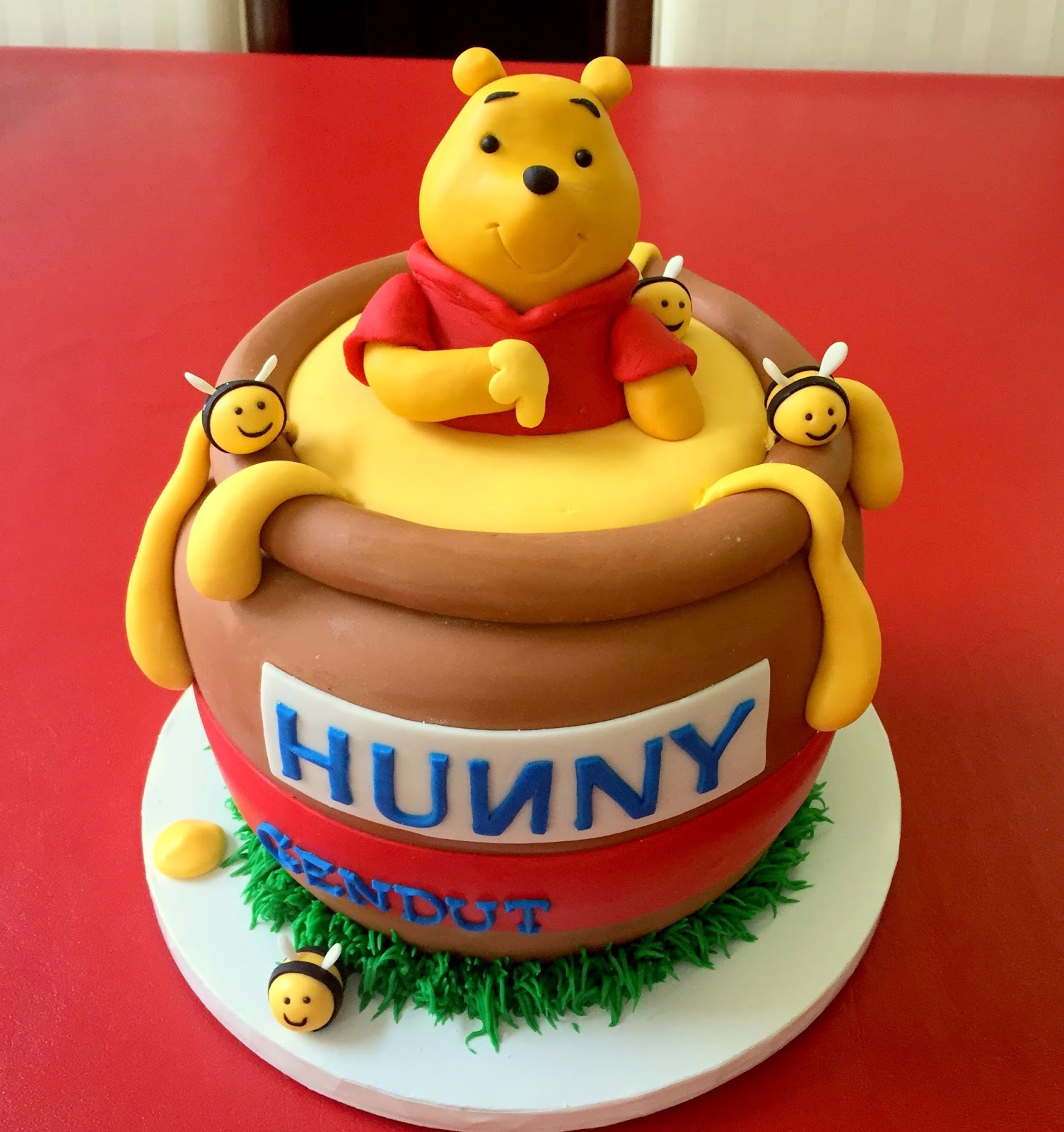 Winnie the Pooh Honey Pot Cake