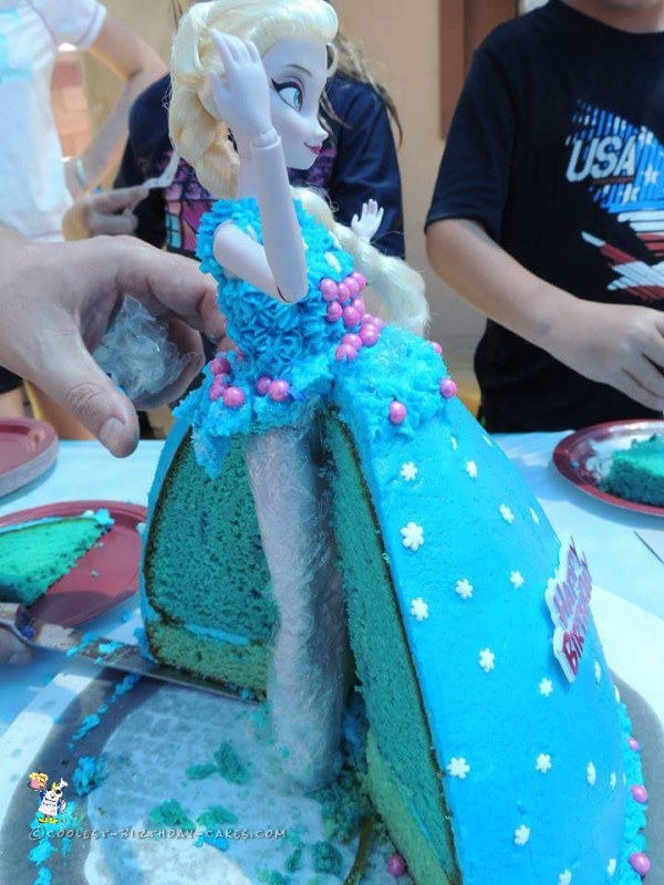 Frozen Anna and Elsa Doll Cakes