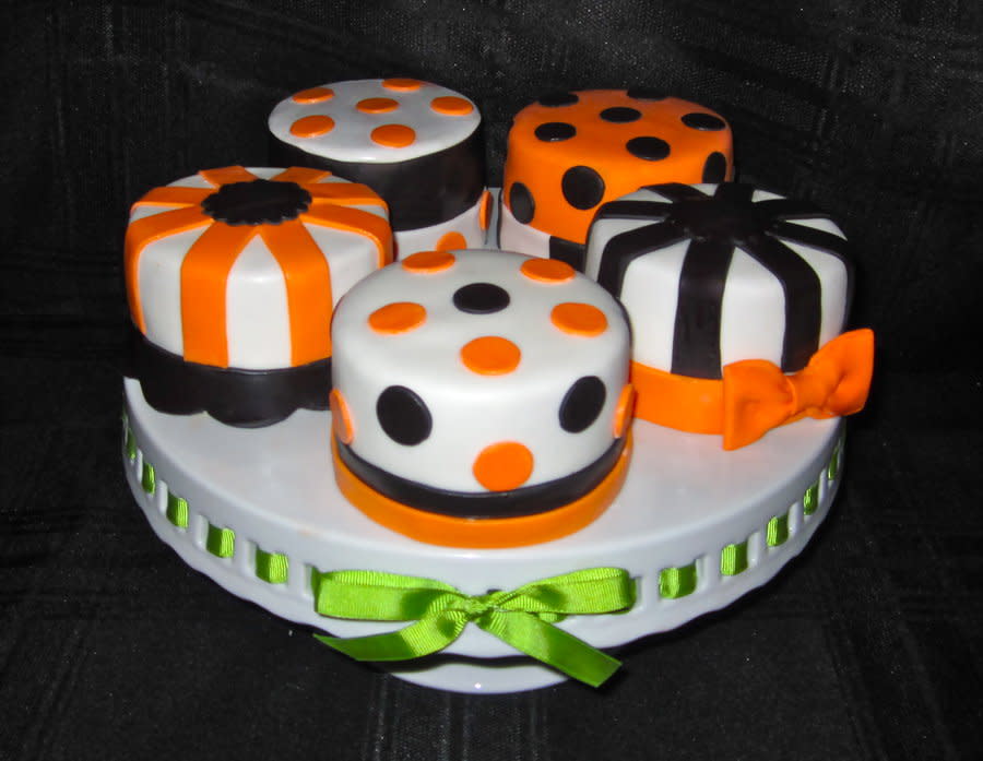 Halloween Mini Cakes